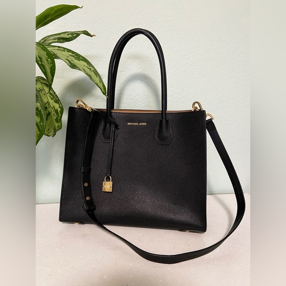 Michael Kors Handbags - Michael Kors large Mercer tote